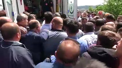Une voiture hors de contrôle roulée dans l'abîme Reconnue 20 heures plus tard, 2 personnes ont perdu la vie