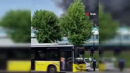 Tuzla'da geri dönüşüm tesisinde çıkan yangın Marmaray'da gecikmelere neden oldu