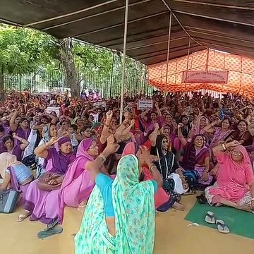 आंगनबाड़ी कार्मिकों ने किया विरोध प्रदर्शन, नियमितिकरण के साथ मानदेय बढ़ाने की मांग
