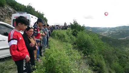 Kontrolden Çıkan Otomobil Uçuruma Yuvarlandı 20 saat sonra fark edildi 2 kişi hayatını  kaybetti