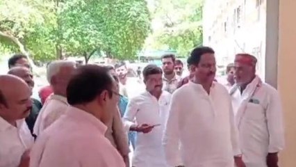 नरसिंहपुर: किसानों की समस्याओं को लेकर कांग्रेसियों का प्रदर्शन,सौंपा ज्ञापन