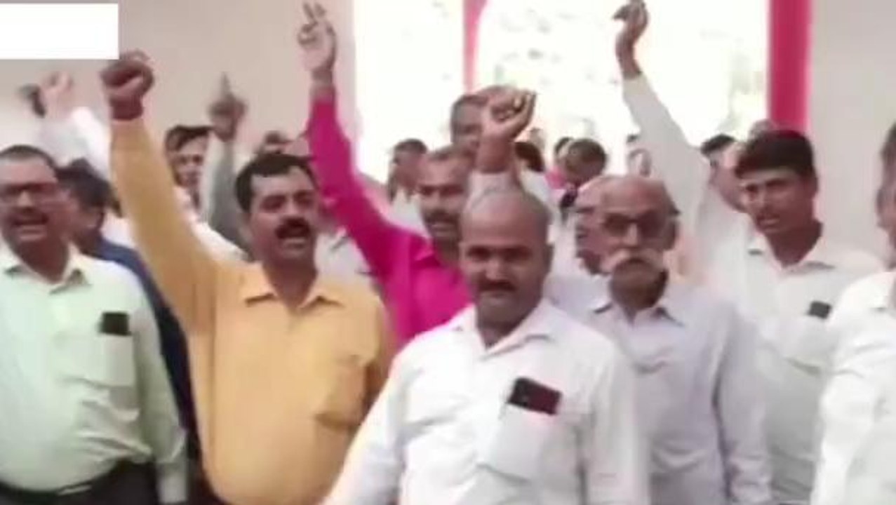 अयोध्या: अधिवक्ताओं की आठवें दिन भी जारी रही कल...