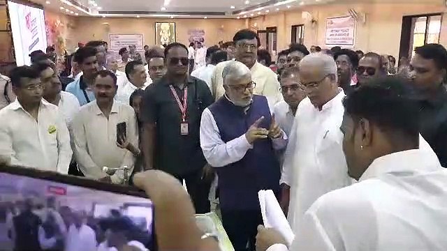 मुख्यमंत्री ने दिव्यांगों को व्हीलचेयर, ट्राईसिकल, बैसाखी सहित अन्य उपकरण किये प्रदान