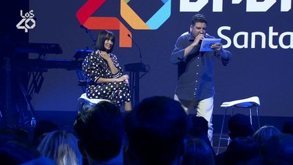 La sorpresa a Aitana de dos de sus amigas y 'Babys' en los Básicos de LOS40