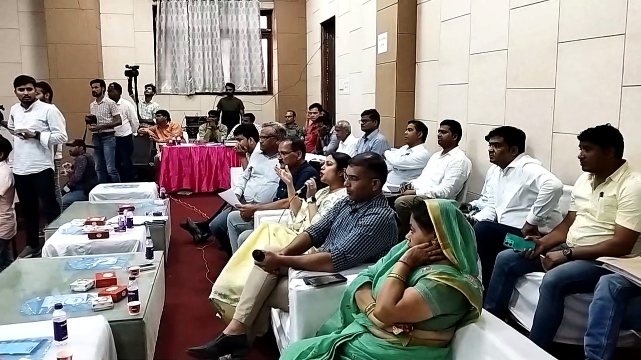 सवा साल बाद हुई बैठक में रही हंगामेदार, अधिकारियों पर पार्षदों को जवाब देते नहीं बना...देखें वीडियो