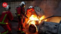 Tercera noche de disturbios en Francia, incendian autos y edificios en París