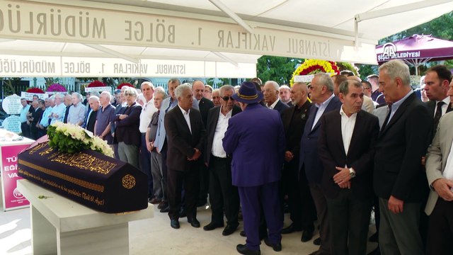 İSTANBUL - Eski Galatasaray Başkanı Adnan Polat'ın annesi Suna Polat, son yolculuğuna uğurlandı