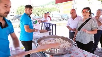 La tradition du ＂pilaf de vacances＂ se perpétue à Bozkurt depuis 131 ans.