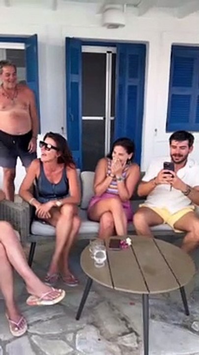 Τανιμανίδης: Με τις δίδυμες κόρες του πήγε την τούρτα γενεθλίων στην Μπόμπα