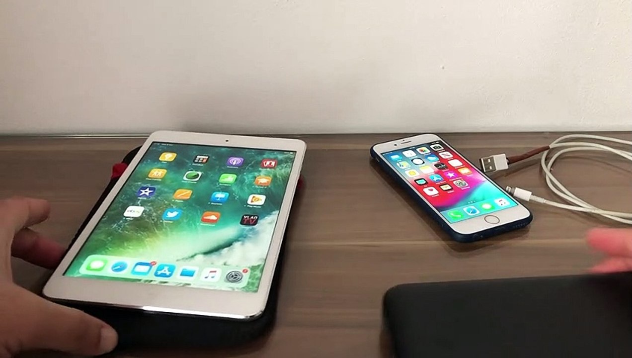 How to CHARGE Your iPhone 6s and iPad Mini 2 at the Same Time Using a Quick Charge Power Brick | New