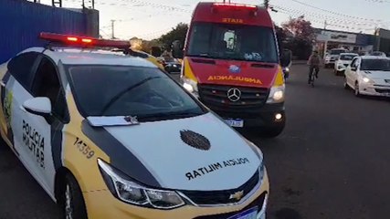 Passageiro de moto fica ferido em acidente na Rua Souza Naves Sul