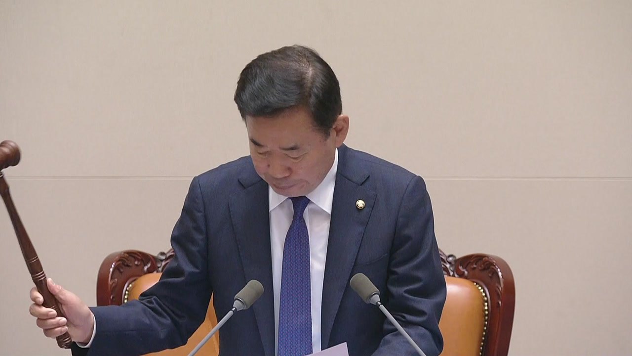 野, '후쿠시마 오염수 철회 결의안' 본회의 단독 처리 / YTN