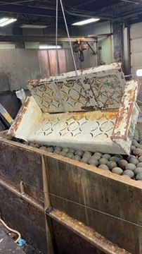 Meubles anciens transformés par un bain chimique