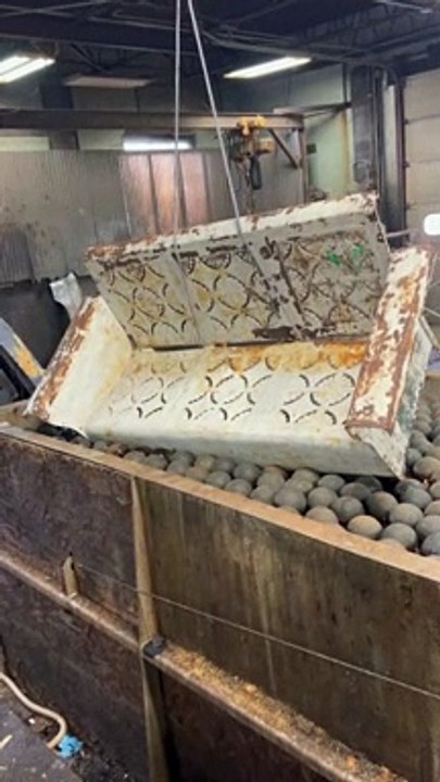 Meubles anciens transformés par un bain chimique