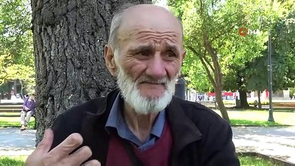 Kesik Parmaklarıyla Plastik Süpürge Sapından Ney Yapan Vatandaş Sokaklarda Konser Veriyor