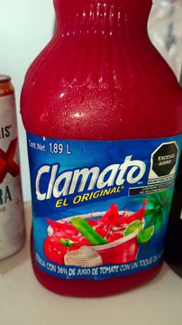 Si eres un amante de los mariscos y las bebidas refrescantes, este video es para ti. Te invitamos a disfrutar de una increíble variedad de ostiones con clamato, mariscos frescos como almejas chocolatas y una selección de bebidas que incluyen cervezas, teq