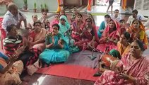 सास बहू के सीरियल छोडकर महिलाओं ने पकड़ी भक्ति की राह देखे वीडियो