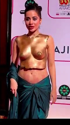 WATCH VIDEO: बिना ब्लाउज इवेंट में पहुंचीं उर्फी जावेद, लुक देख चकराया लोगों का माथा