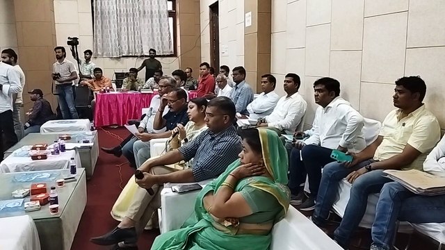 पार्षदों में तकरार पर सदन में बुलाई पुलिस, पार्षदों ने किया हंगामा....देखें वीडियो
