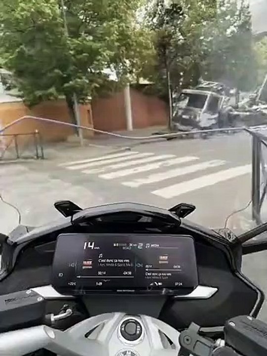 Images tournées plus tôt dans la journée montrant les conséquences des émeutes dans le sud-ouest de Paris.