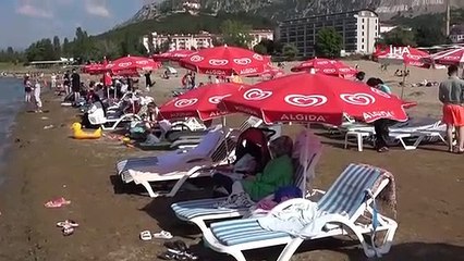 Vatandaşlar Eğirdir Gölü'ne akın etti