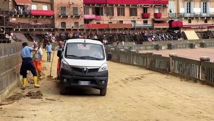 Palio, il ripristino del tufo dopo il maltempo