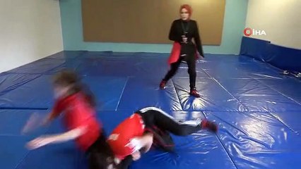 Güreşte Türkiye ikincisi ve üçüncüsü olan sporcular, müsabakalara canla başla hazırlanıyor