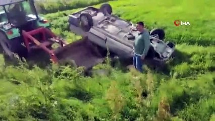 La voiture qui participait au convoi de mariage à Ardahan est tombée par-dessus la palissade： 5 blessés