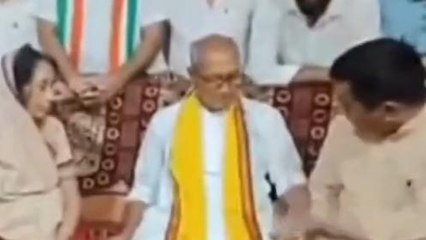 केवलारी: पूर्व मुख्यमंत्री के सामने खोला विधायक का चिट्ठा, देखिए वायरल विडीयों