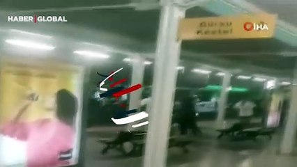 Metro istasyonunda yumruklar havada uçuştu! Video çeken de saldırıya uğradı