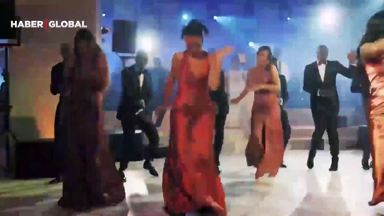 Bafetimbi Gomis üç çocuğunun annesiyle dünyaevine girdi! Düğündeki dansları gündem oldu