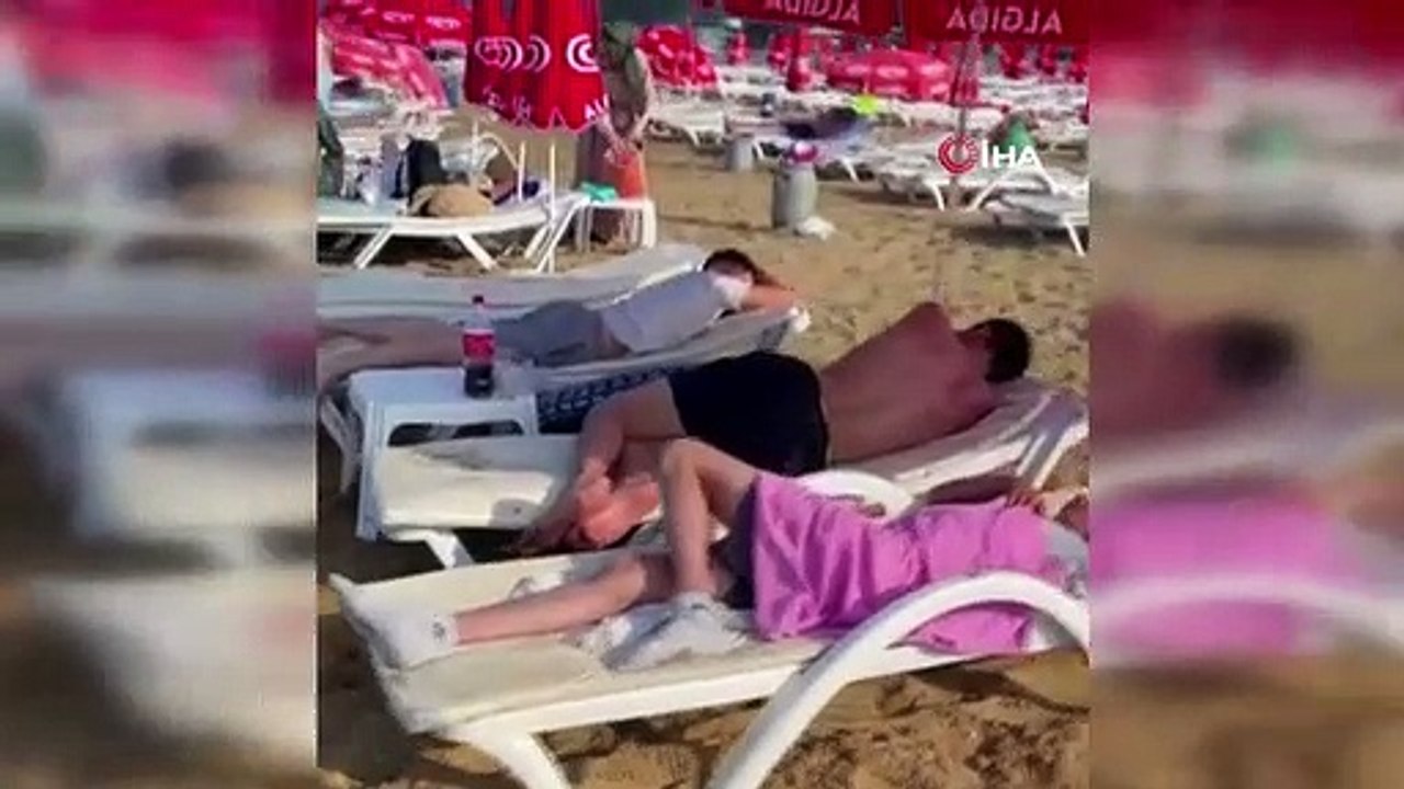 Urlauber, die in Hotels keinen Platz fanden, wachten in Fahrzeugen auf