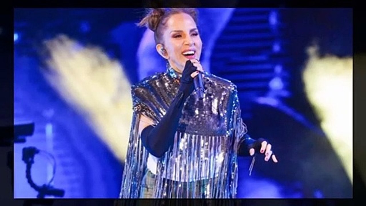 Sertap Erener, der seinen Fans mit seinen legendären Liedern eine unvergessliche Nacht bescherte, überbrachte die frohe Botschaft auf der Bühne.