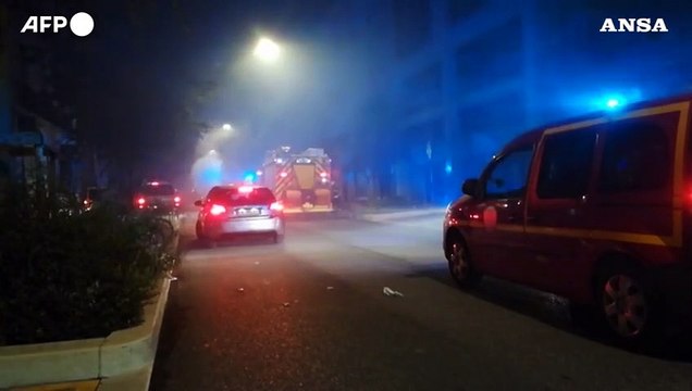 Francia in rivolta, saccheggi e incendi nella notte a Grenoble