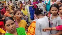 Video: गोमती नगर में युवक के शव को चौराहे पर रखकर परिजनों ने किया प्रदर्शन, परिजनों ने लगाया प्रेम प्रसंग का आरोप