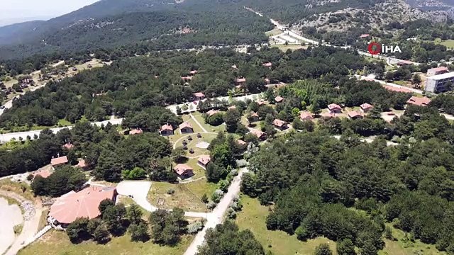 Sıcak havada çareyi Spil'de serinlemekte buldular