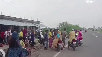 रफ्तार का कहर: दो बाइक में आमने-सामने की जोरदार भिड़ंत, हादसे में 3 की हालत गंभीर