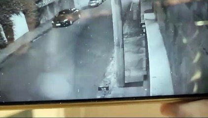 Veja momento em que carro conduzido por adolescente bate em casa no Santa Tereza