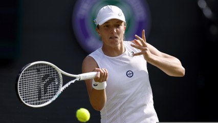 Swiatek not feeling the pressure despite Wimbledon top seeding