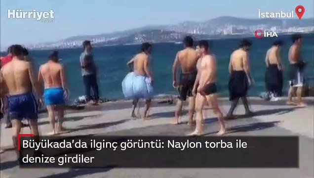 Büyükada'da ilginç görüntü: Naylon torba ile denize girdiler!