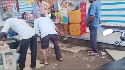 टैगोर मार्ग पर चला नाला सफाई अभियान नपाध्यक्ष ने किया निरीक्षण