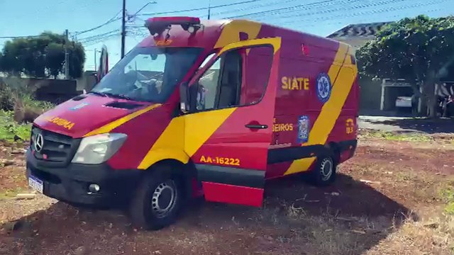 Pintor tem suspeita de fratura nas costelas após cair da escada