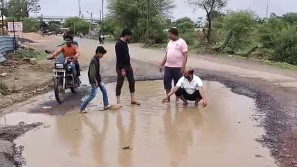 Warning of fierce movement if the road is not built