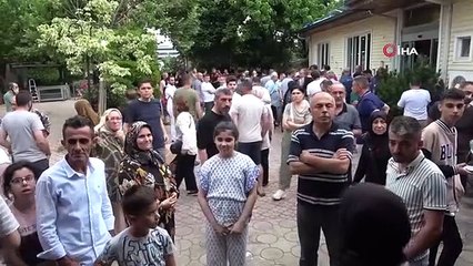 Kurban eti bekleyenlere donmuş et veren restoran sahibi baba oğul tutuklandı