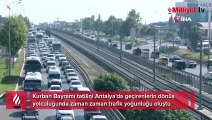 Turizm kenti Antalya'da dönüş trafiği! 'Kenara çektim dinleniyorum'