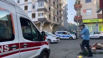 Diyarbakır'da ağır hasarlı 7 katlı binanın bodrum katında yangın