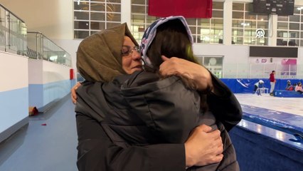 ERZURUM - Üç çocuklu çiftin koruyucu ailesi olduğu kızları Funda, patende başarıya koşuyor