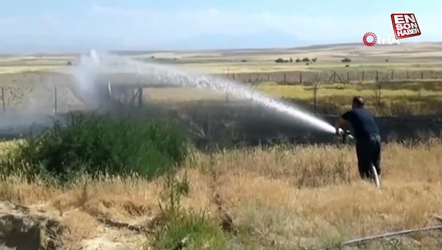 Van’da mangal ateşi yangına neden oldu: 1 dönümlük buğday tarlası yandı