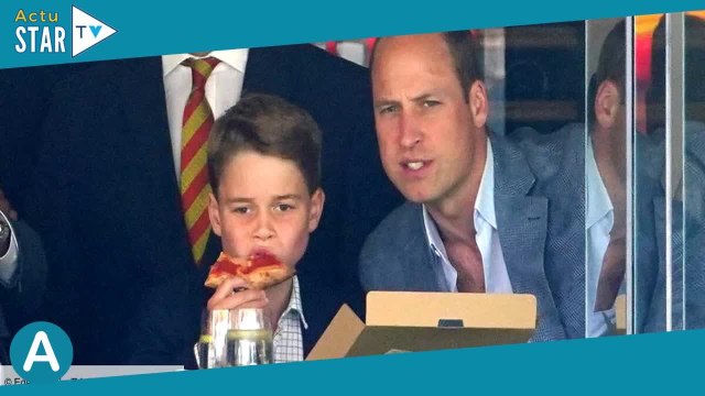Prince George et William complices : au stade, père et fils partagent une tranche de pizza