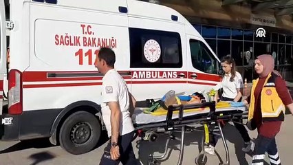 Çorum'da feci kaza: İki otomobil çarpıştı, 9 kişi yaralandı!